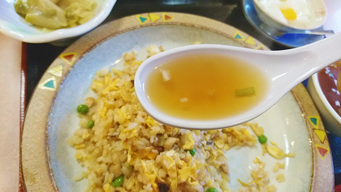 北区十条の大吉飯店の揚州炒飯のスープ
