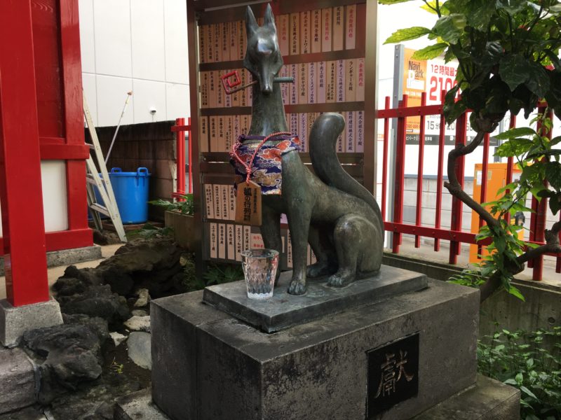 装束稲荷神社 狐