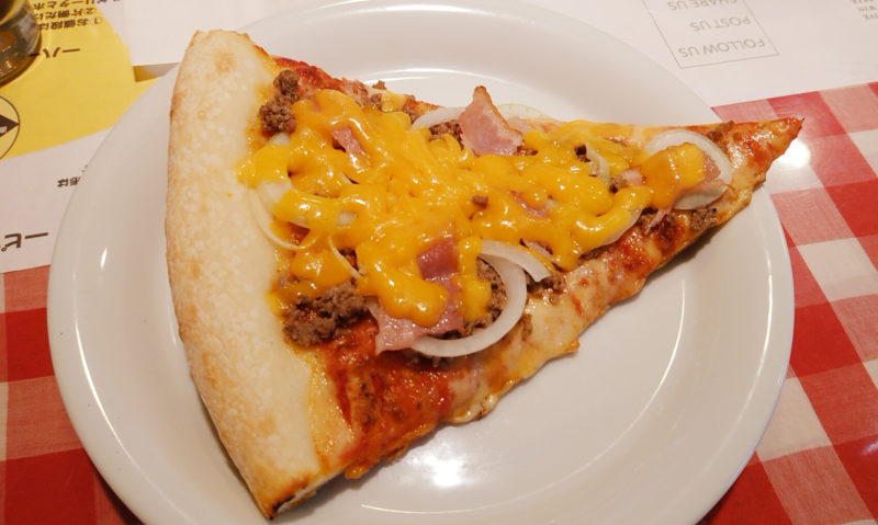 ラッコズニューヨークスタイルピザ ベーコンチーズバーガーピザ