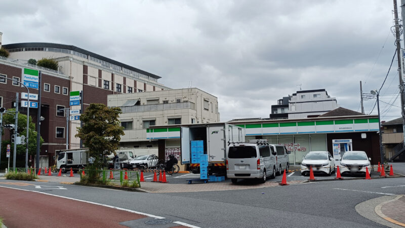 ファミリーマート 東京成徳学園前店