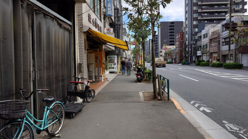 生搾りオレンジジュース自販機