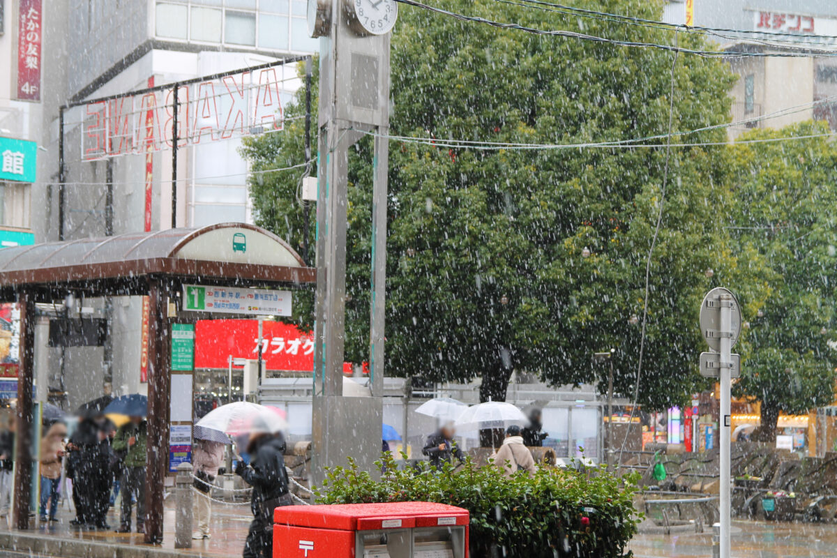 赤羽駅前の雪0303