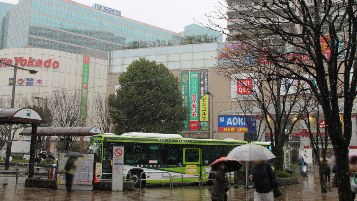 赤羽駅前の雪0303