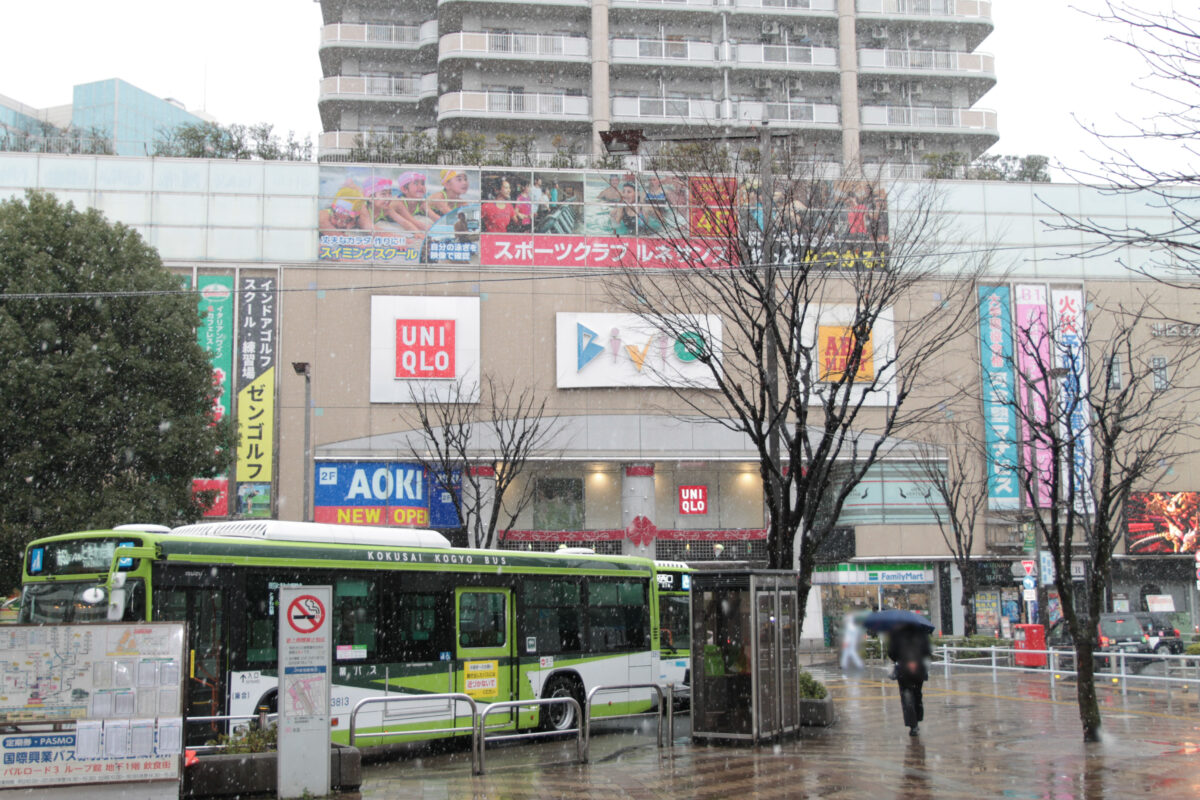 赤羽駅前の雪0303