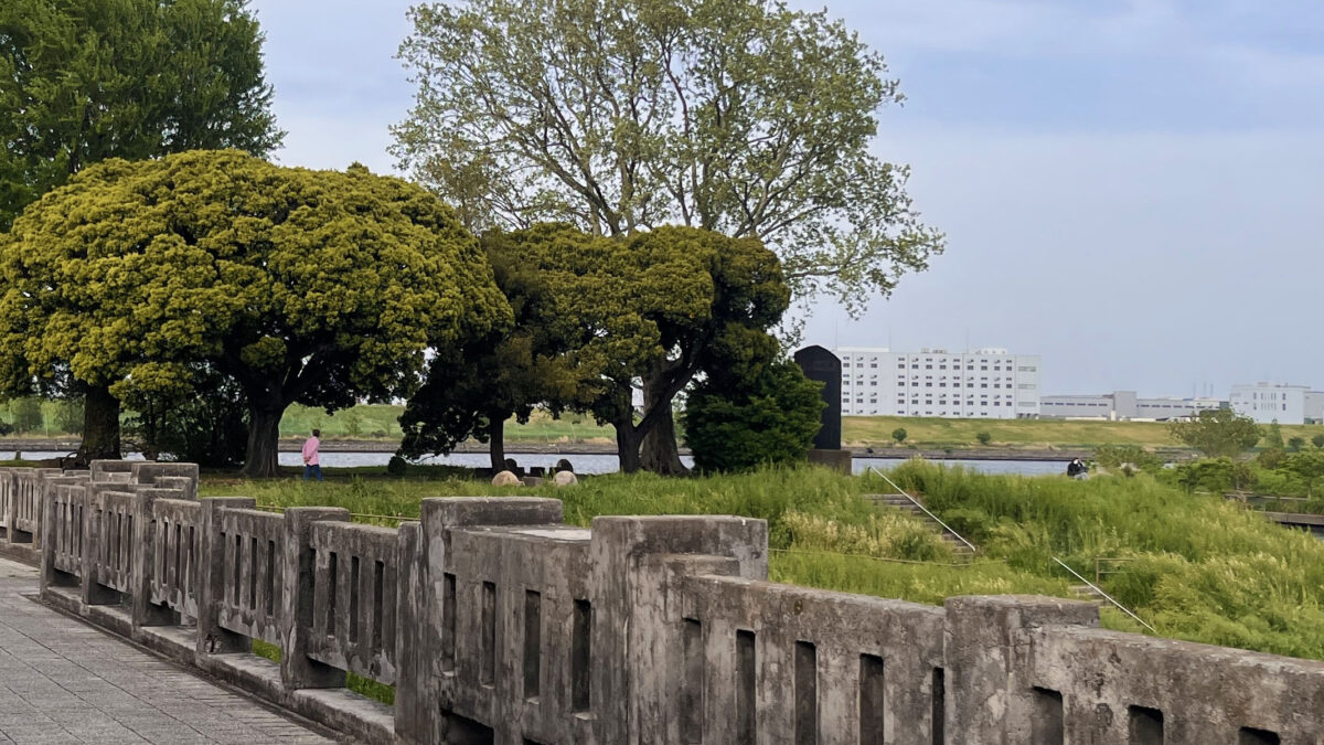 荒川 赤水門 草刈の碑