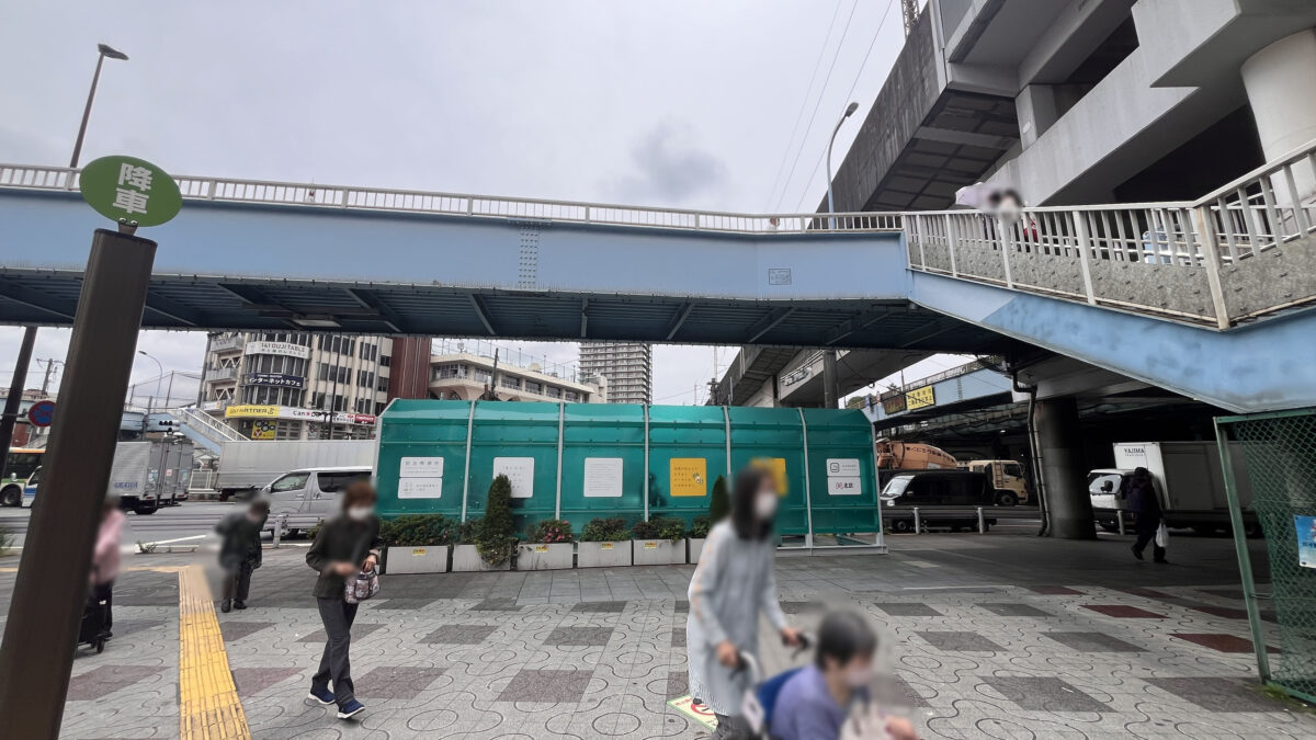 JR王子駅北口歩道橋下指定喫煙場所