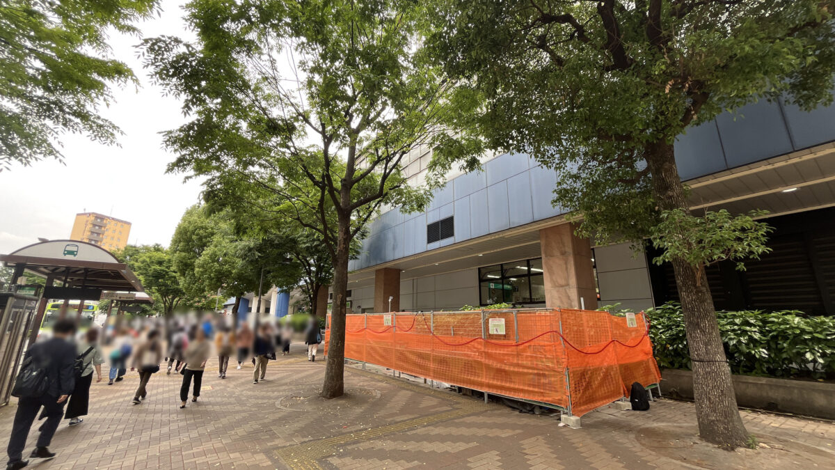 赤羽駅西口 閉鎖型喫煙所