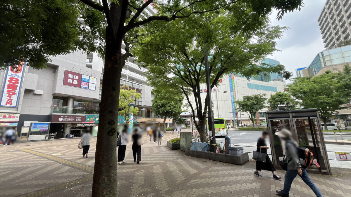 赤羽駅西口 閉鎖型喫煙所