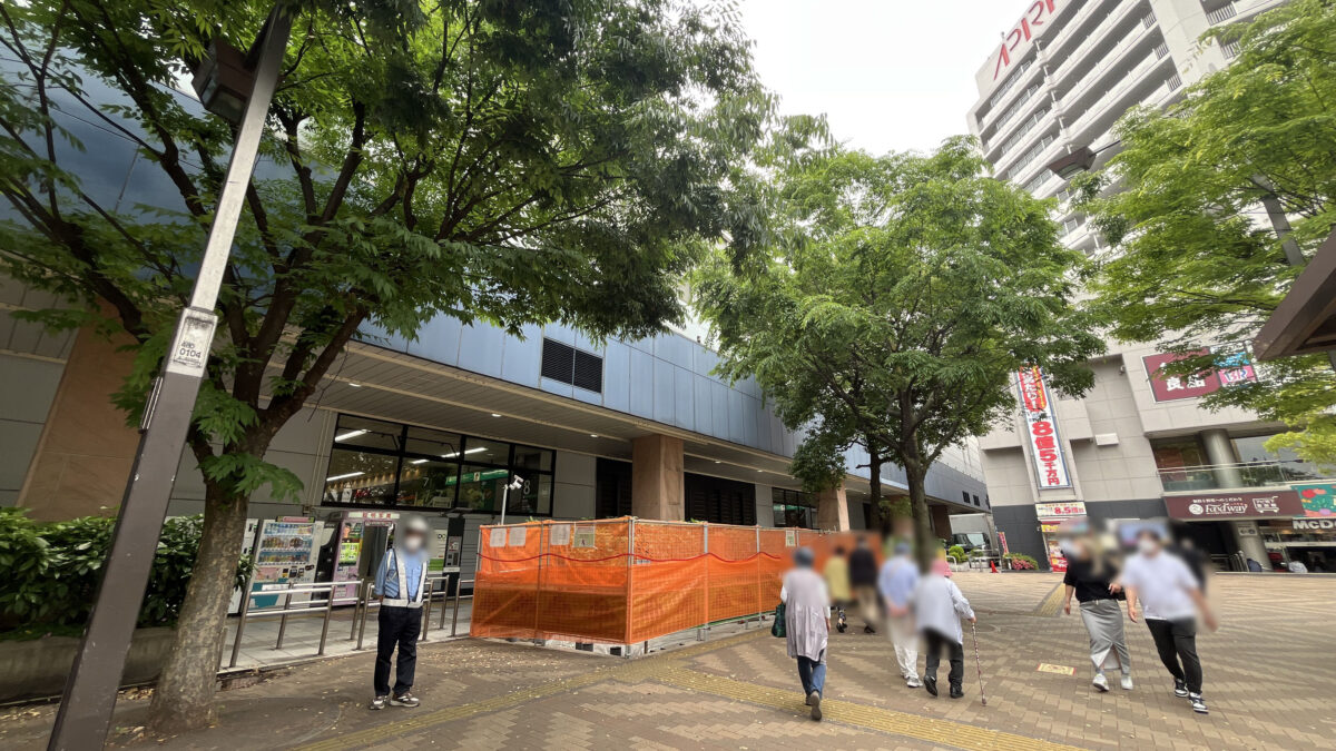 赤羽駅西口 閉鎖型喫煙所