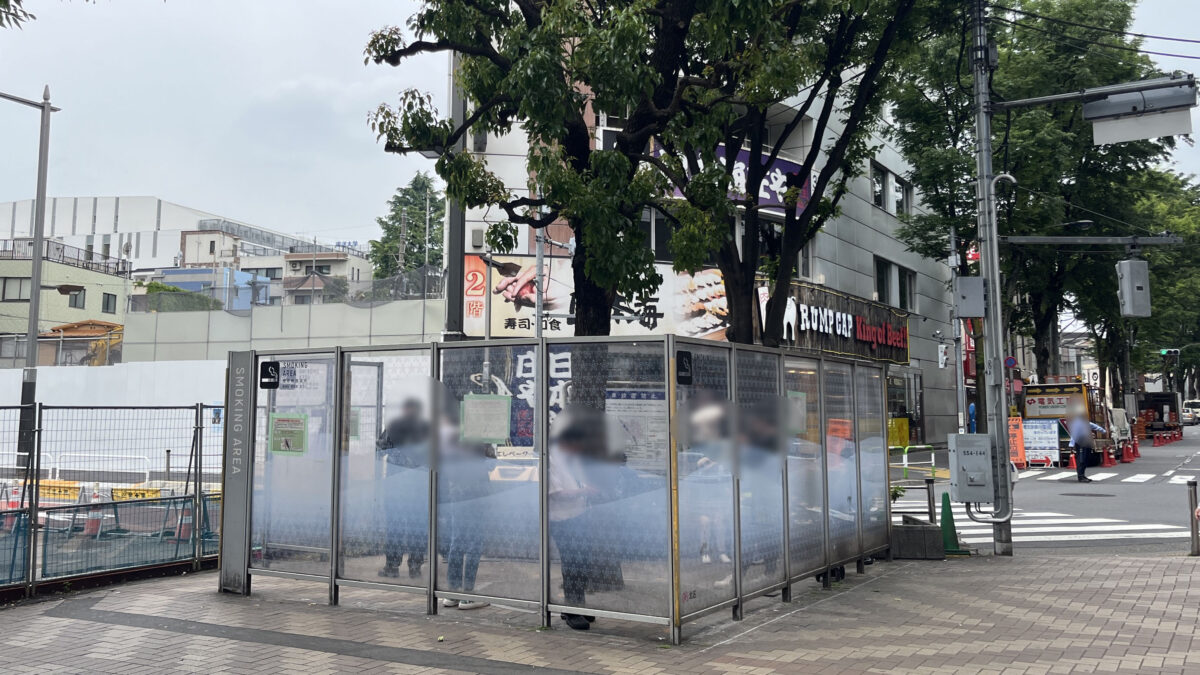 赤羽駅西口 閉鎖型喫煙所
