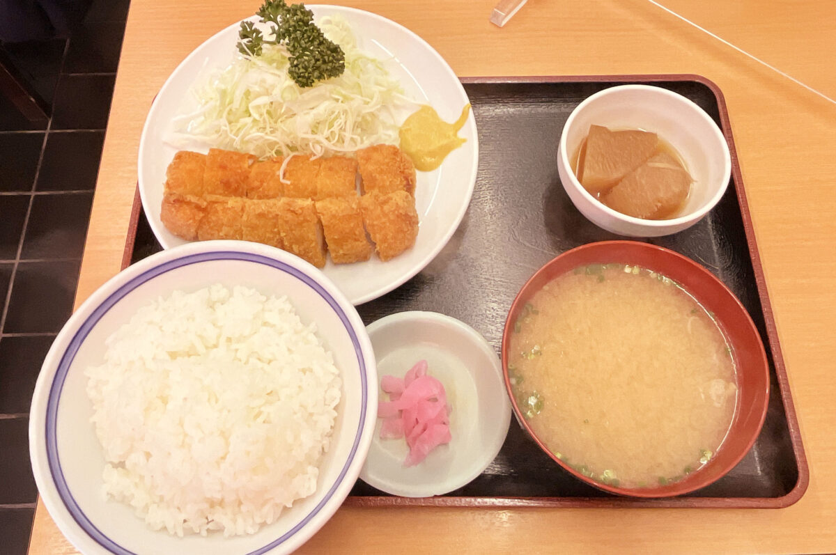 三忠食堂　赤羽