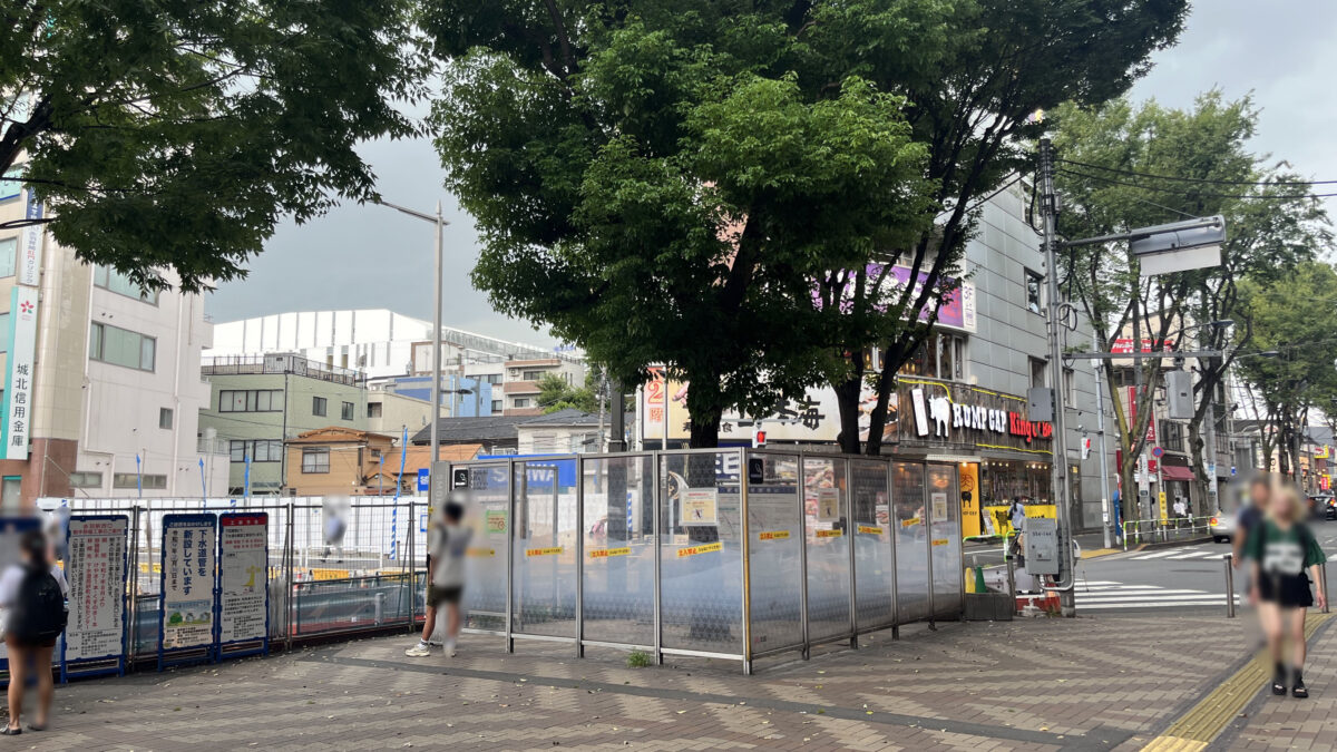 赤羽駅西口 閉鎖型喫煙所