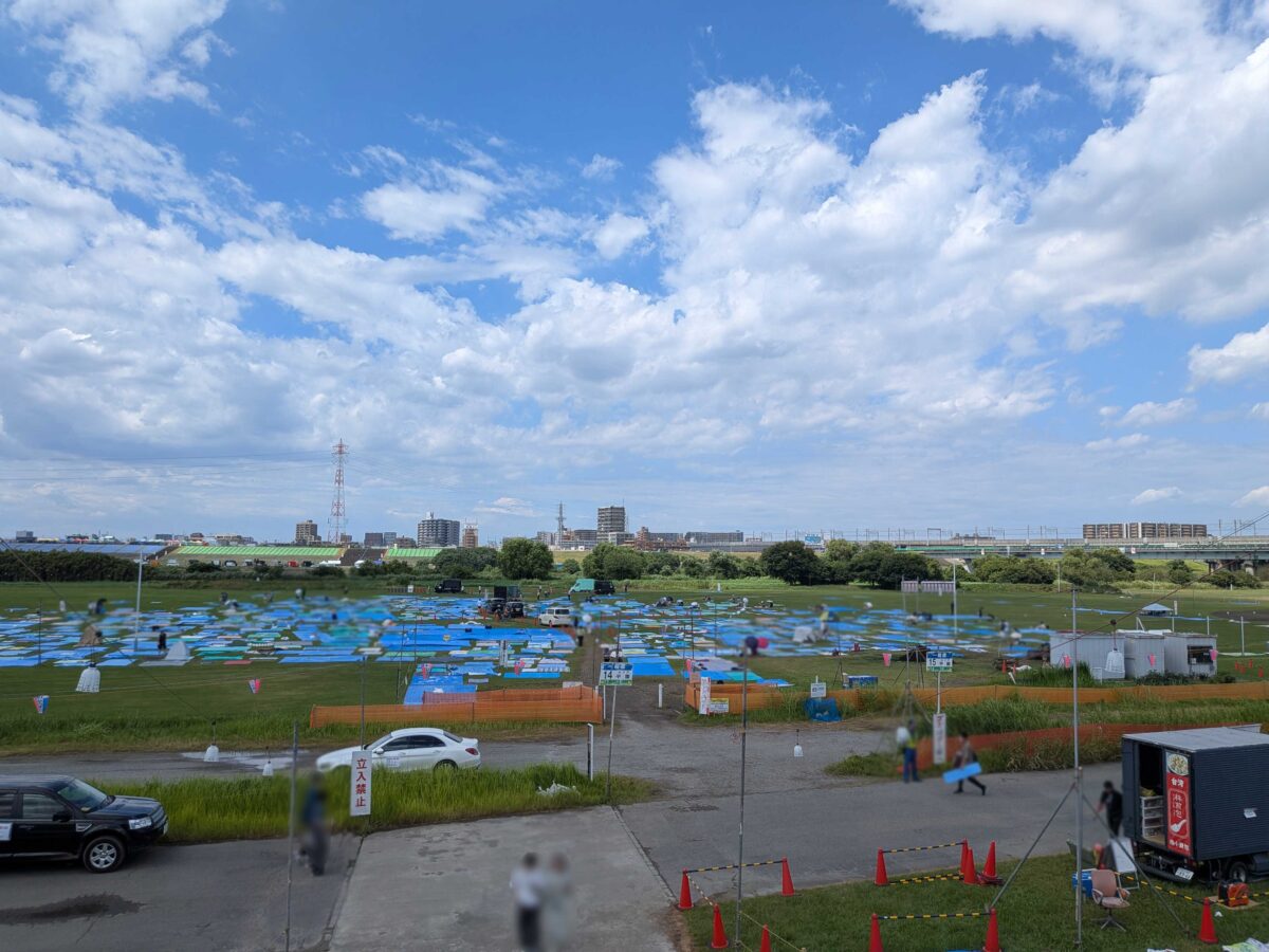 いたばし花火会場、17号近くの一般席の埋まり具合の様子