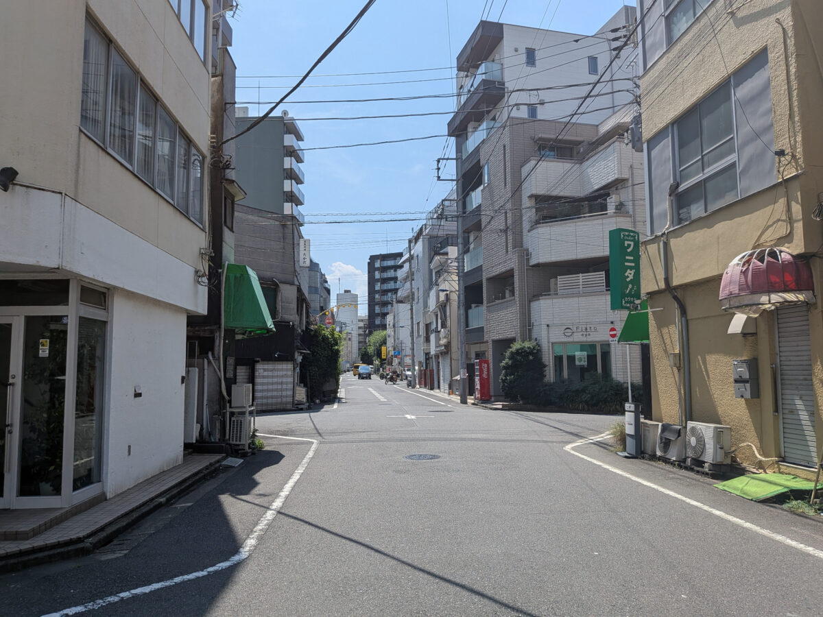 無人古着倉庫SELFURUGI GARAGE