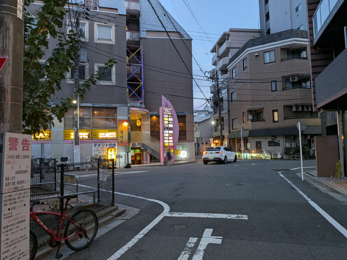 CAFE & BAR MONROE 2