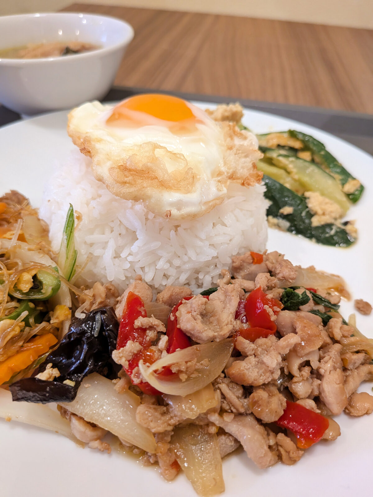 やまとん食堂 ランチ おかずぶっかけごはん