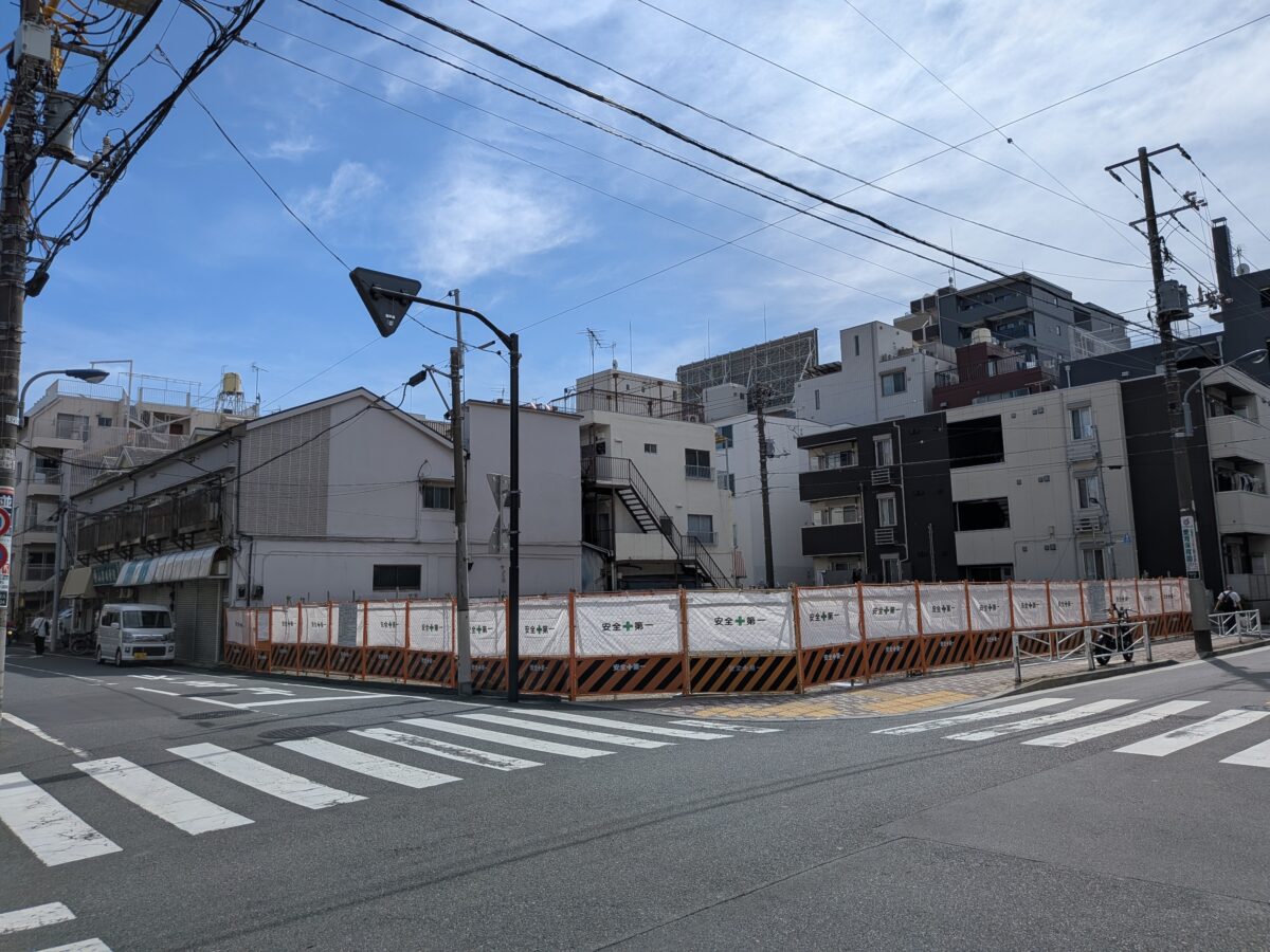 尾久駅前