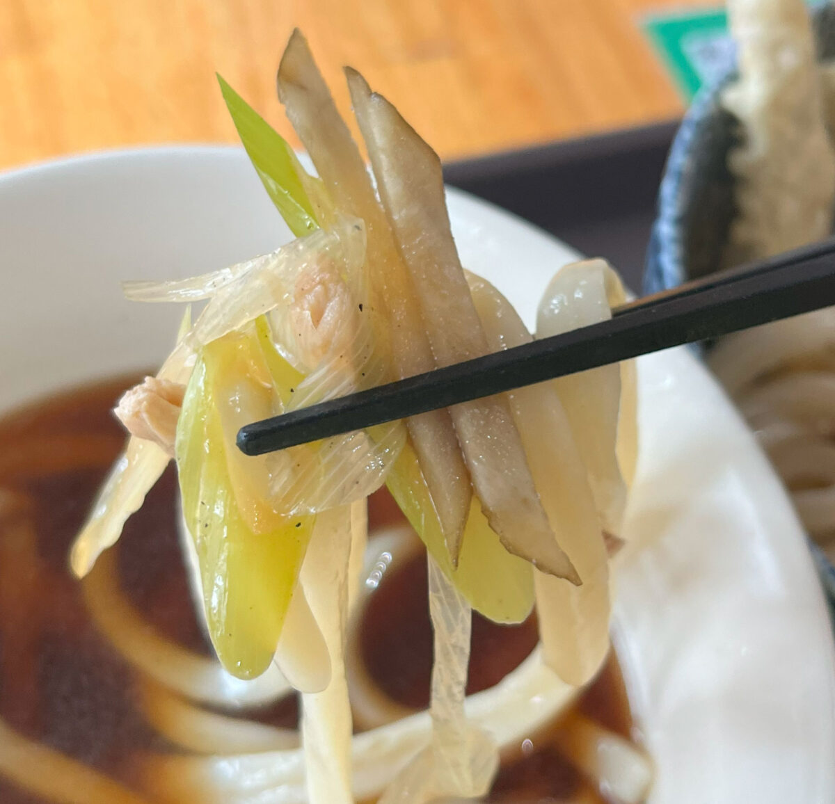 赤羽 うずまき 鶏ごぼうつけうどん