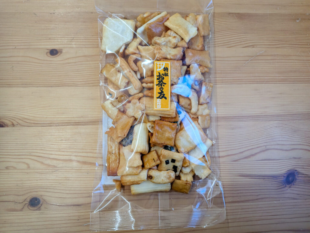 十条銀座のむさしや店頭に並ぶ年末の福袋