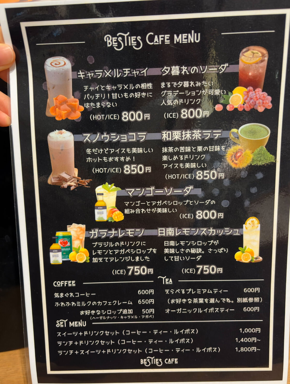 Besties cafe 夕暮れソーダ 店内