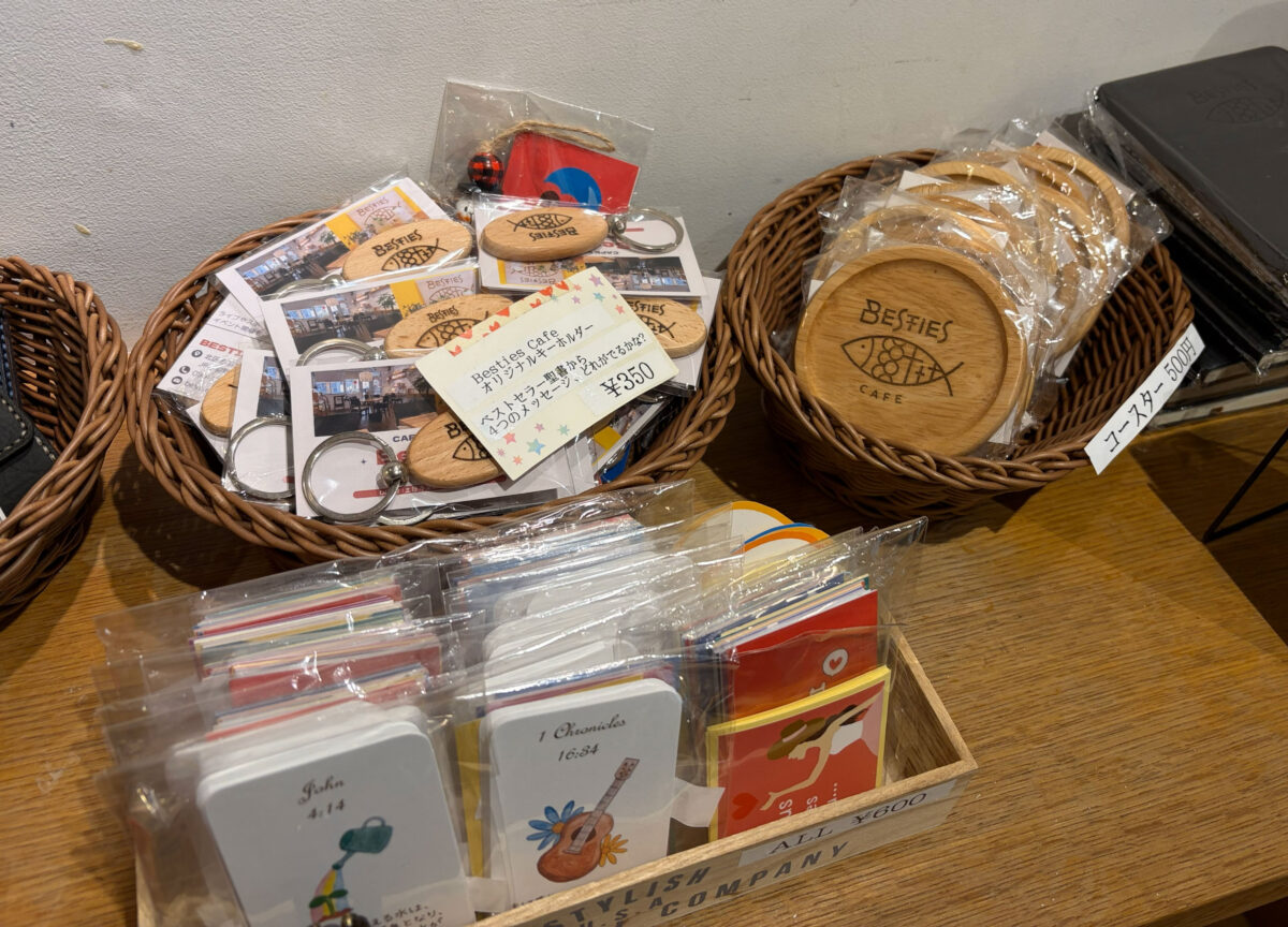 Besties cafe 夕暮れソーダ 店内