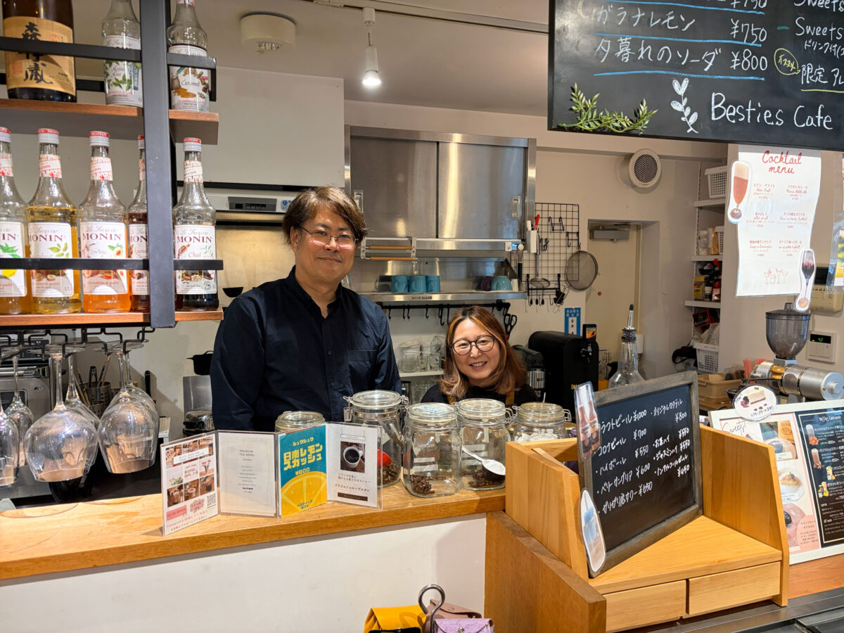 Besties cafe 夕暮れソーダ 店内