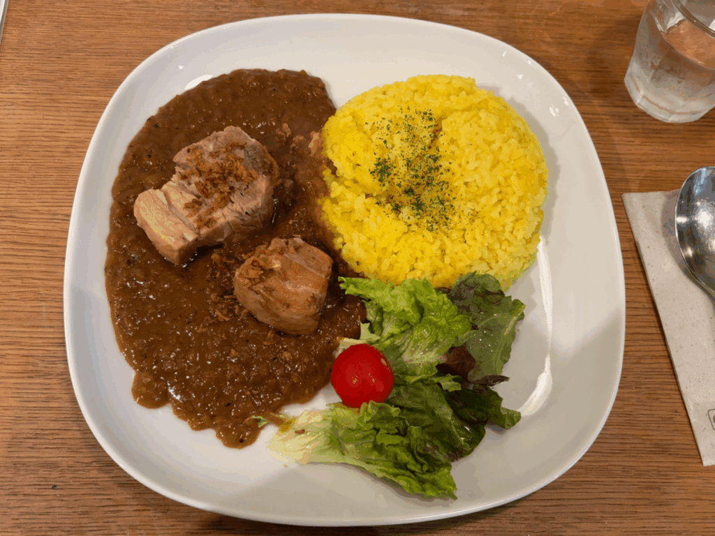 赤羽 べスティーズカフェ とろける豚の角煮カレー