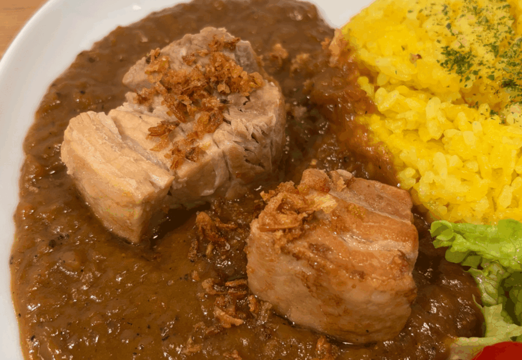 赤羽 べスティーズカフェ とろける豚の角煮カレー