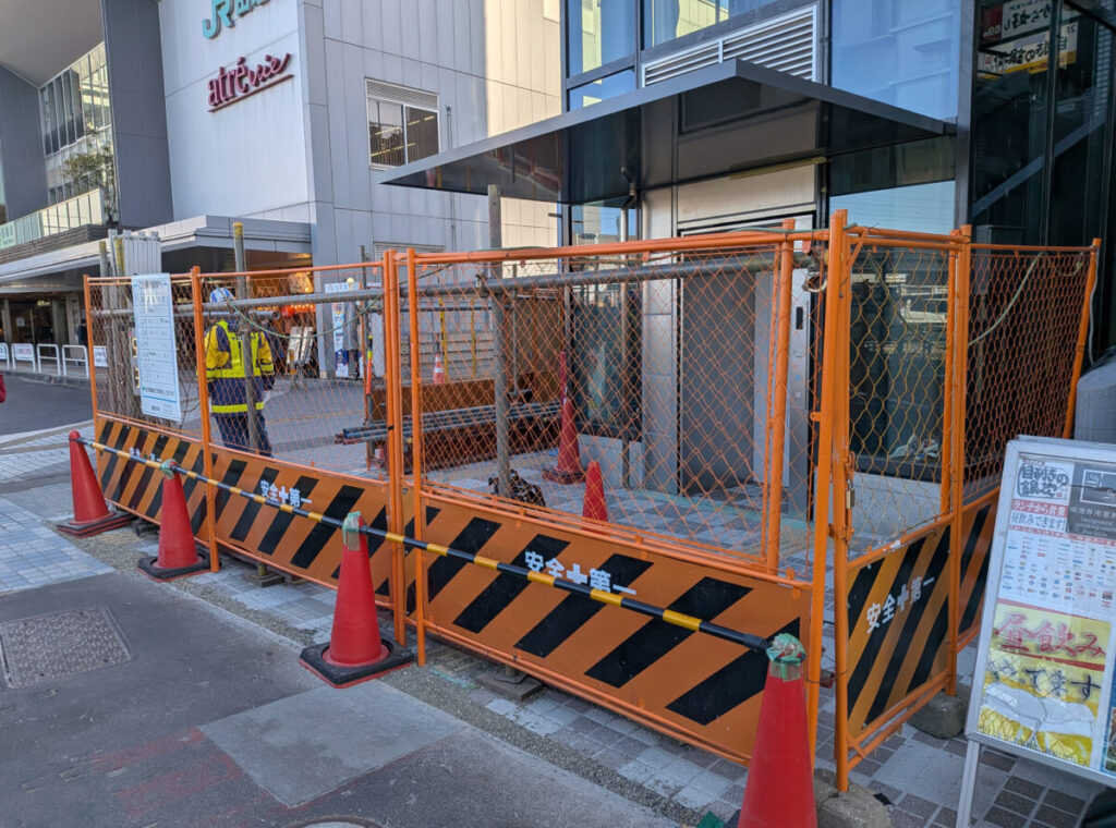 田端駅前に建設中のエレベーター