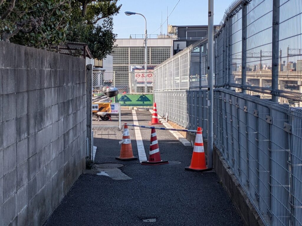 田端駅前に建設中のエレベーター