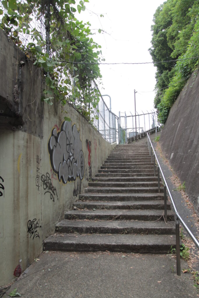 西日暮里駅前の地蔵坂